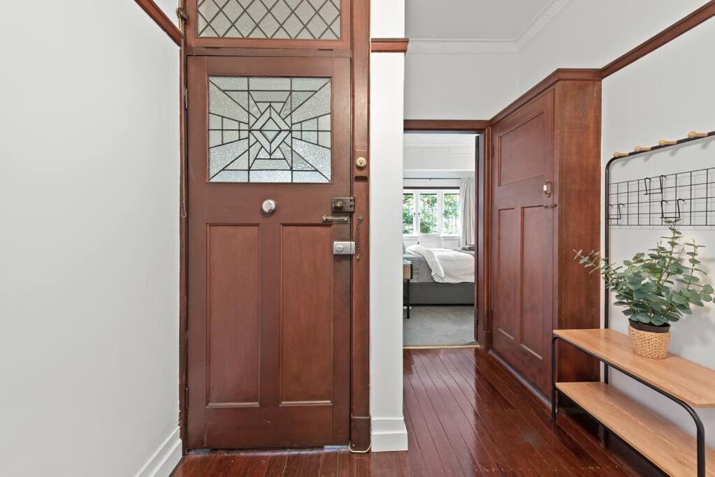Art Deco In Ascot! ~ 2 Bed / 1 Bath / 1 Car Apartment Brisbane Luaran gambar