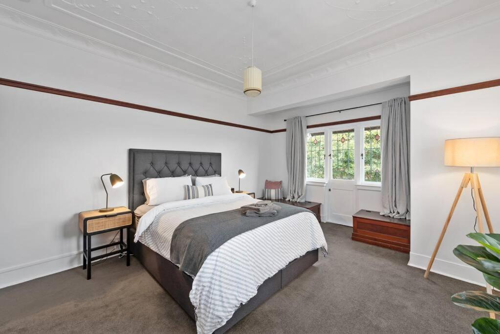 Art Deco In Ascot! ~ 2 Bed / 1 Bath / 1 Car Apartment Brisbane Luaran gambar