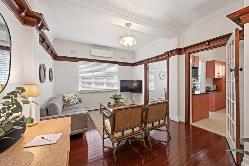 Art Deco In Ascot! ~ 2 Bed / 1 Bath / 1 Car Apartment Brisbane Luaran gambar